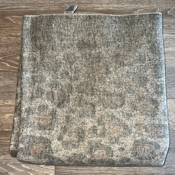 Anthropologie Clara cozy square scarf in neutral - Picture 4 of 6